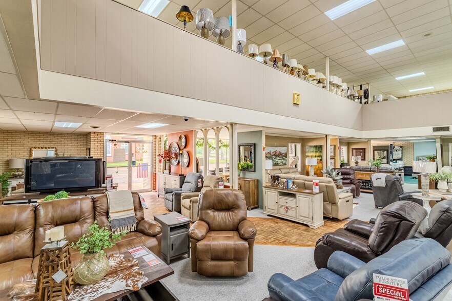 More Photos Of 1521 6th St, Bay City General Retail For Sale