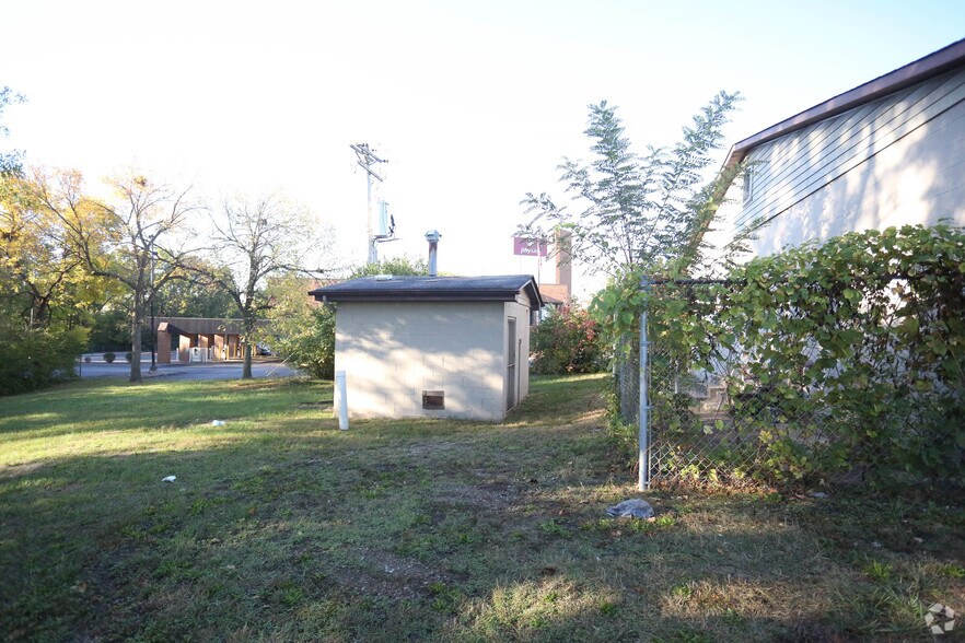 More Photos Of 944 Jeffco Blvd, Arnold General Retail For Lease