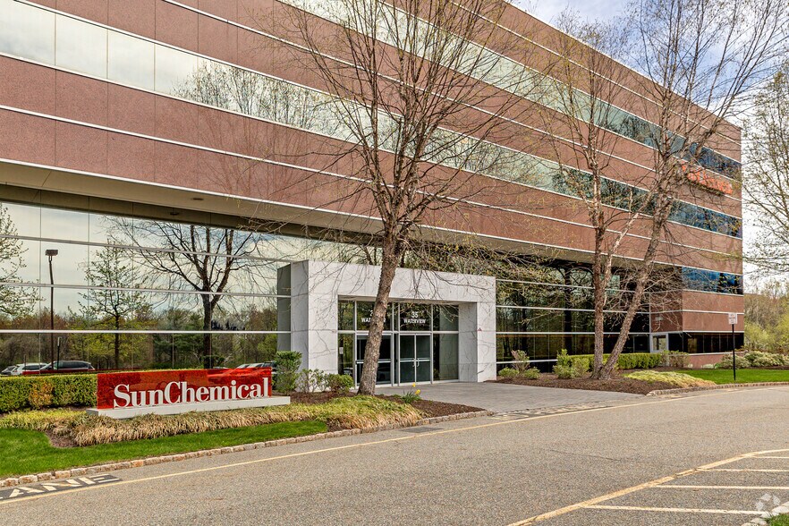 More Photos Of 35 Waterview Blvd, Parsippany Office For Lease