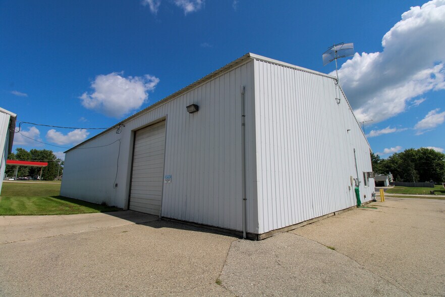 More Photos Of 107 8th Ave SW, Kasson Specialty For Sale