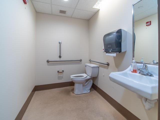 More Photos Of 10 Timberview Ln, Russell Medical For Sale