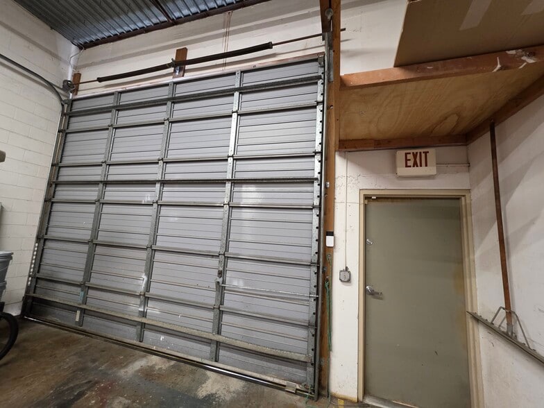 More Photos Of 1401 22nd St N, Saint Petersburg Manufacturing For Lease