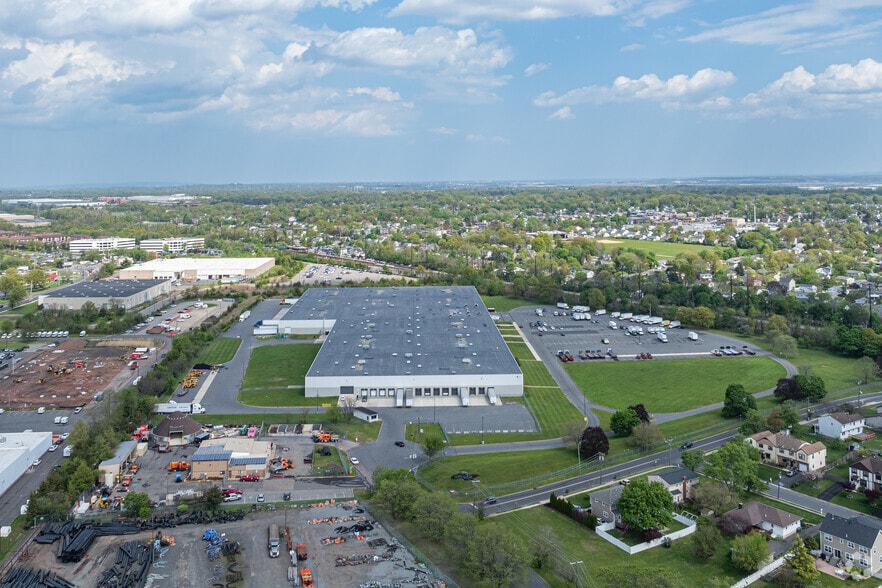 More Photos Of 1 Truman Dr S, Edison Warehouse For Lease