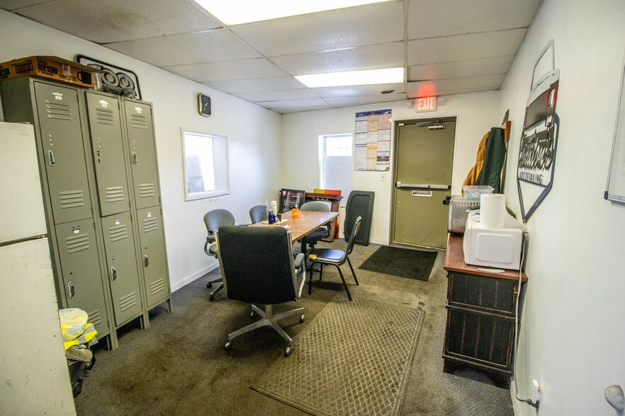 More Photos Of 10185 N Saginaw Rd, Clio Auto Repair For Sale