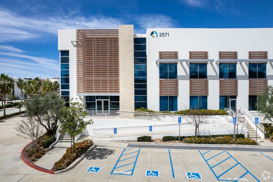 More Photos Of 2565 Sampson Ave, Corona Unknown For Lease