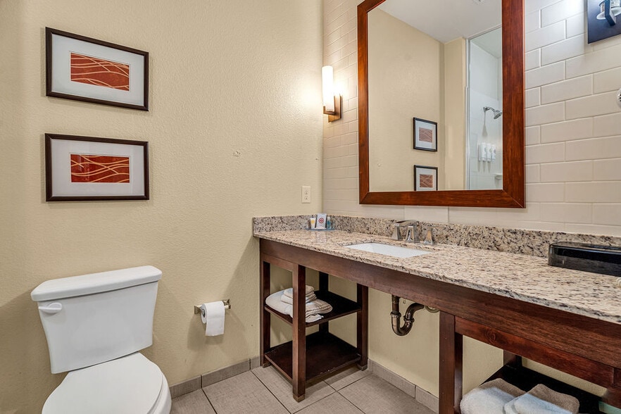 More Photos Of 910 W Interstate 20, Midland Hotel For Sale