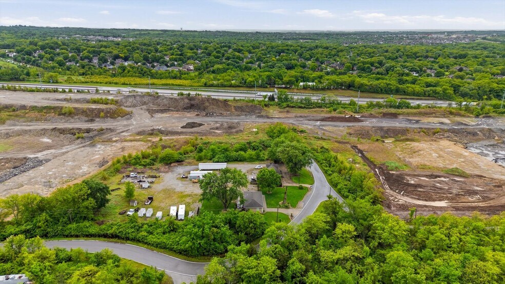 More Photos Of 2450 NW Lowenstein Dr, Lee's Summit Flex For Sale