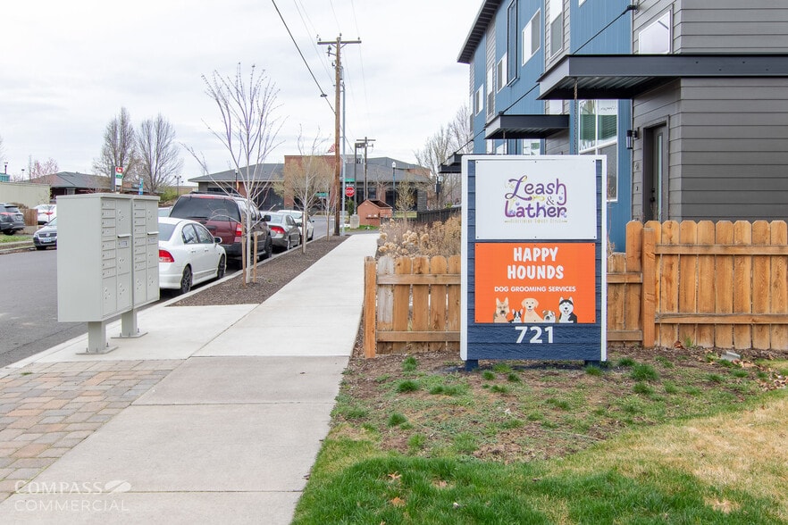 More Photos Of 721 SW 10th St, Redmond General Retail For Sale