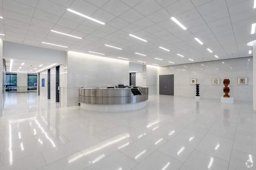 More Photos Of 1 Blue Hill Plz, Pearl River Office For Lease