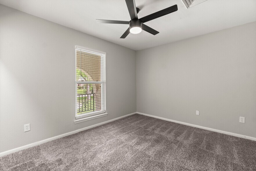 More Photos Of 2042 Teal Dr, Spring Dormitory For Sale