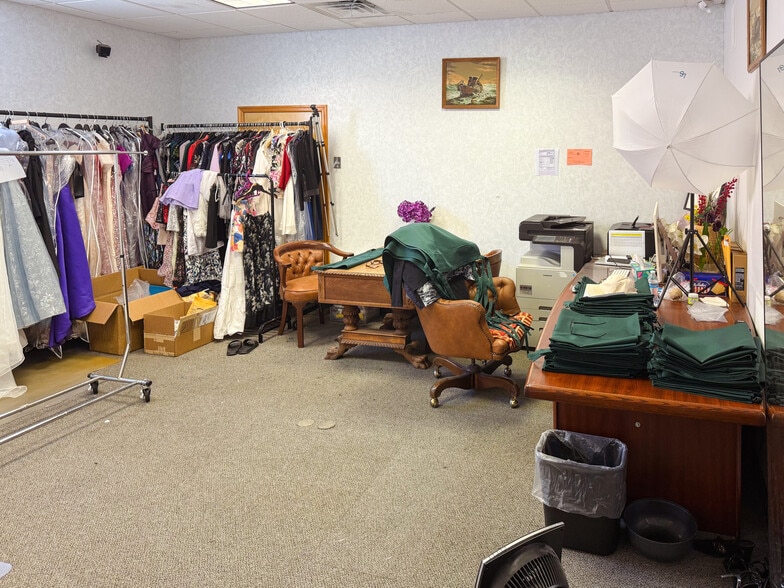 More Photos Of 18 Genevieve Pl, Great Neck Office For Lease