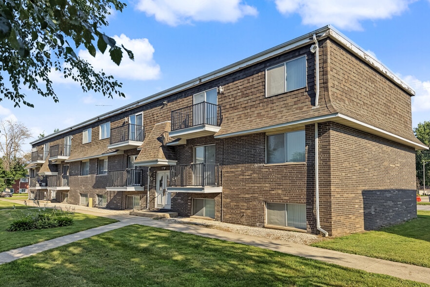 More Photos Of 1115 4th St, Mason City Apartments For Sale