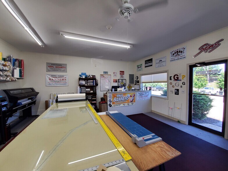 More Photos Of 414 Rt-125, Brentwood Freestanding For Lease