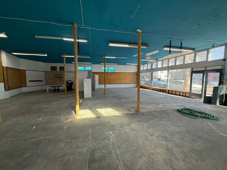 More Photos Of 3780 Mission Blvd, San Diego General Retail For Lease