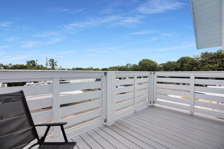 More Photos Of 82705 Overseas Hwy, Islamorada General Retail For Sale