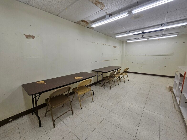 More Photos Of 15977-15981 State Route 170, Calcutta Freestanding For Lease