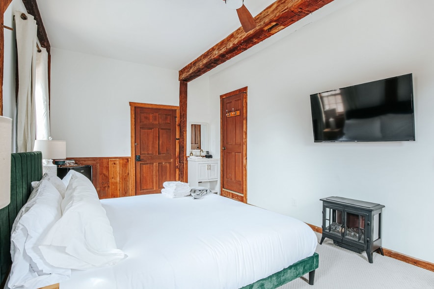 More Photos Of 352 Tye River Tpke, Vesuvius Hospitality For Sale