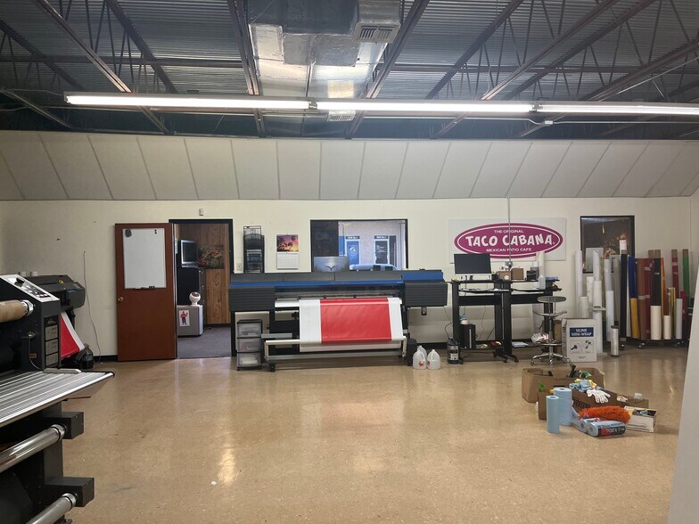 More Photos Of 10646 Gulfdale St, San Antonio Unknown For Lease