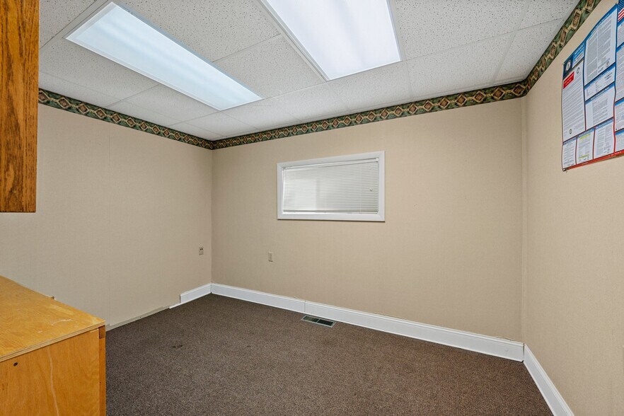 More Photos Of 1004 Glenview Dr, Glasgow Medical For Sale