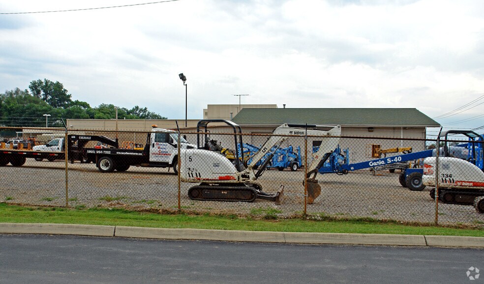 More Photos Of 1528 W Broadway Ave, Maryville Light Distribution For Lease