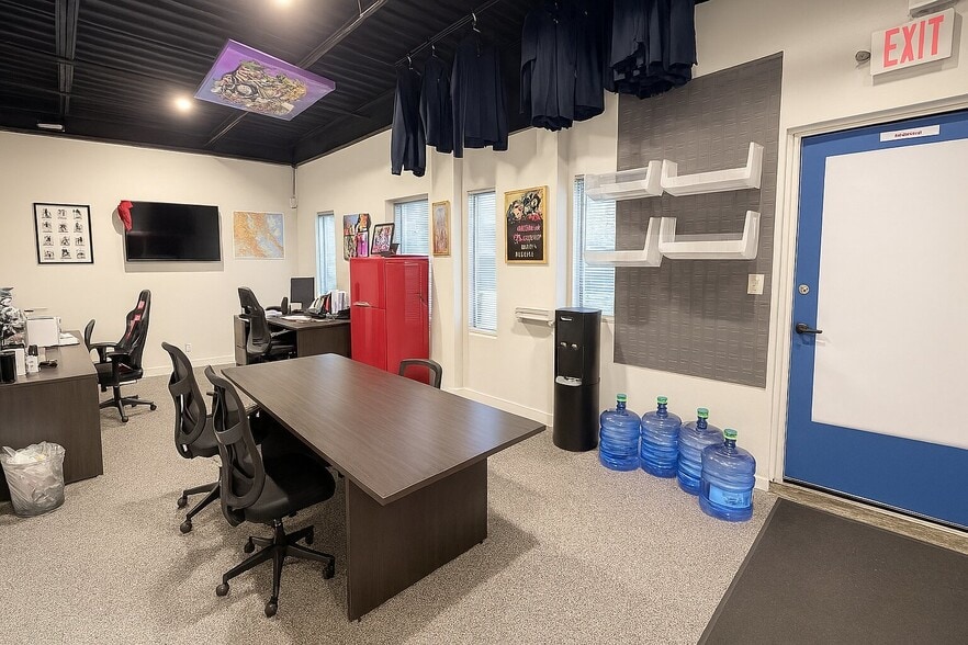 More Photos Of 5638 N Elston Ave, Chicago Office For Sale