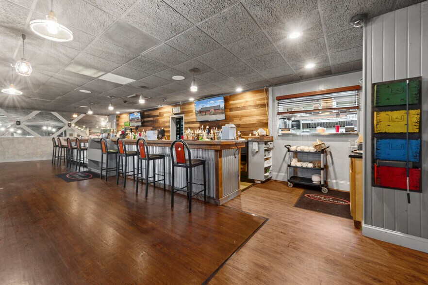 More Photos Of 1090 Rochester Rd, Troy Restaurant For Sale