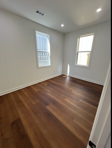 More Photos Of 1325 Main St, Katy Office For Lease