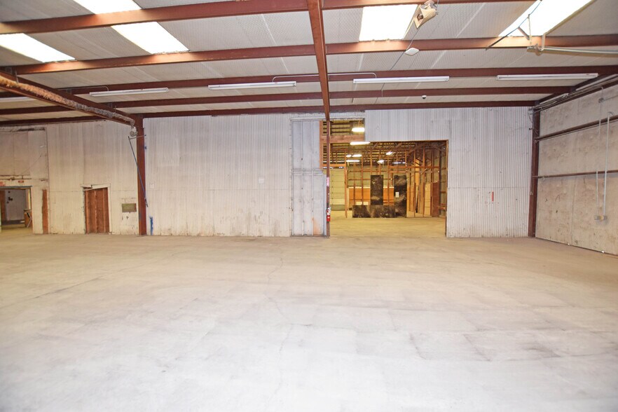 More Photos Of 302 Industrial Ave, Odessa Warehouse For Sale