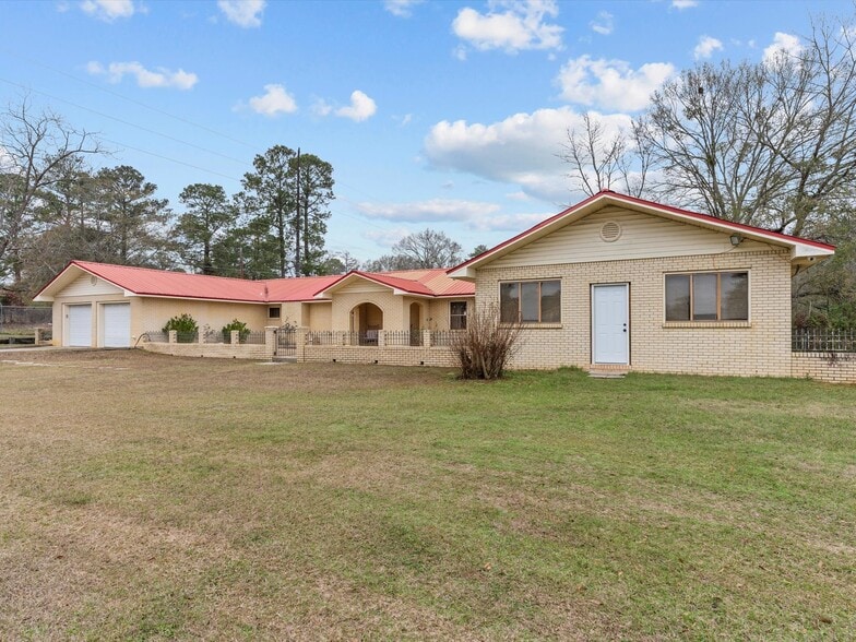 More Photos Of 901 Haven Dr, Dothan Flex For Sale