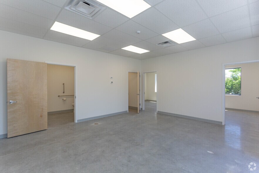 More Photos Of 46-48 Windsor Pl, Central Islip Unknown For Lease