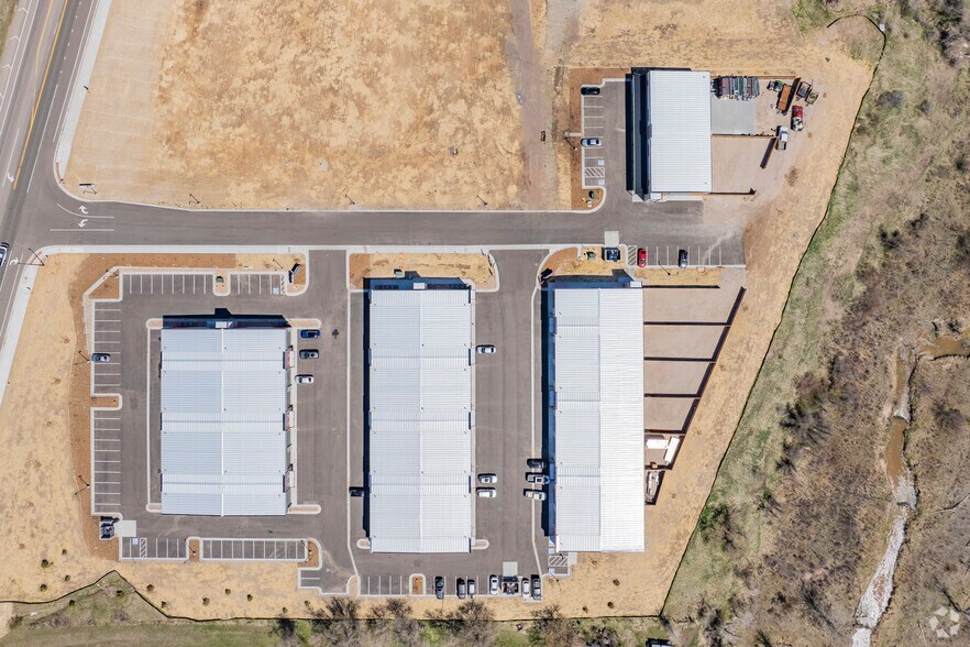 More Photos Of 1010 S Interstate 25, Castle Rock Showroom For Lease