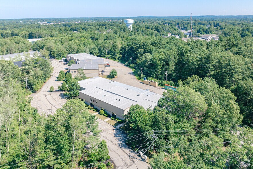 More Photos Of 41 Industrial Dr, Exeter Service For Lease
