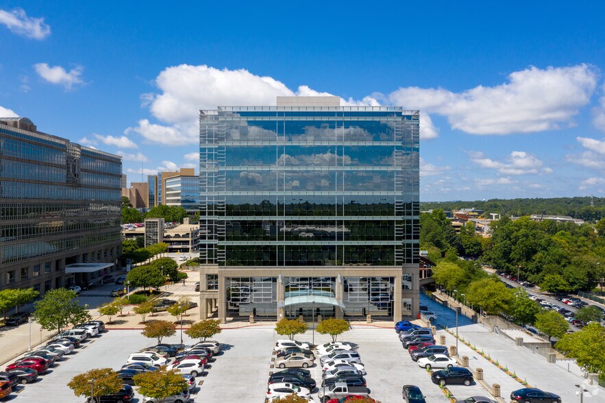More Photos Of 5673 Peachtree Dunwoody Rd NE, Atlanta Medical For Lease