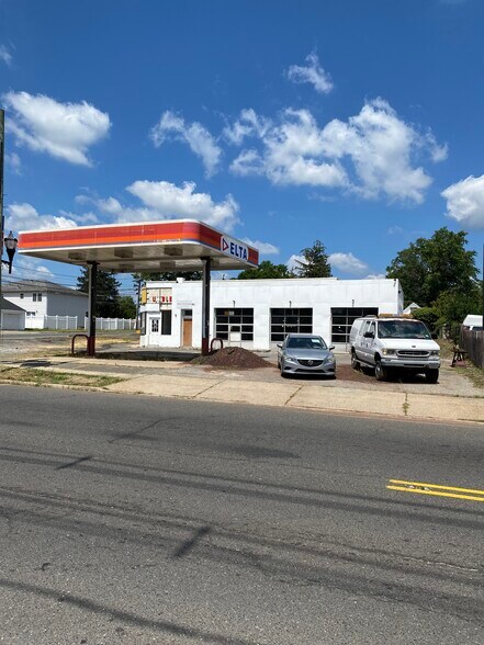 Primary Photo Of 541 Hamilton St, Somerset Service Station For Sale