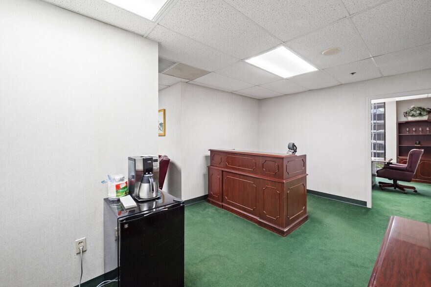 More Photos Of 1110 Brickell Ave, Miami Office For Lease