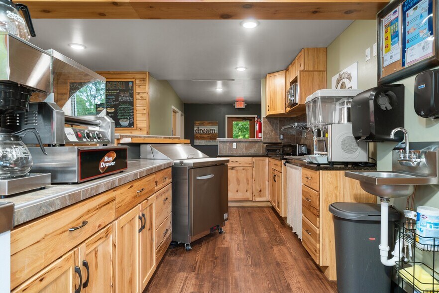 More Photos Of 915 S Clinton St, Stockbridge Restaurant For Sale