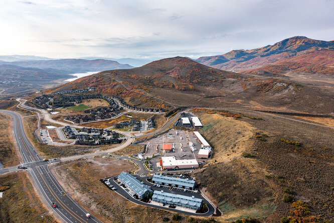 More Photos Of 1200 W Lori Ln, Park City Light Distribution For Lease