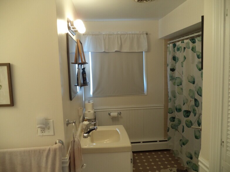 More Photos Of 1391 Hooksett Rd, Hooksett Restaurant For Sale