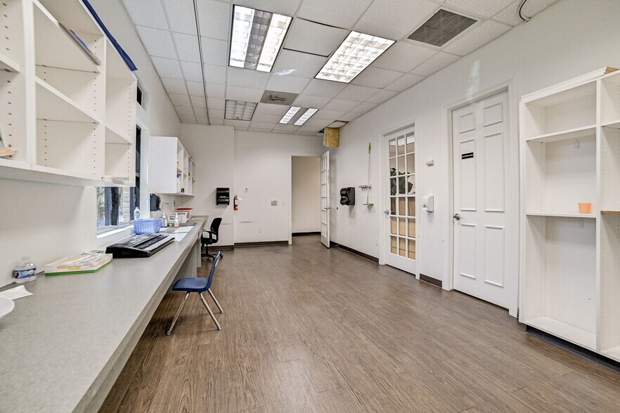 More Photos Of 2515 Cordes Dr, Sugar Land General Retail For Sale