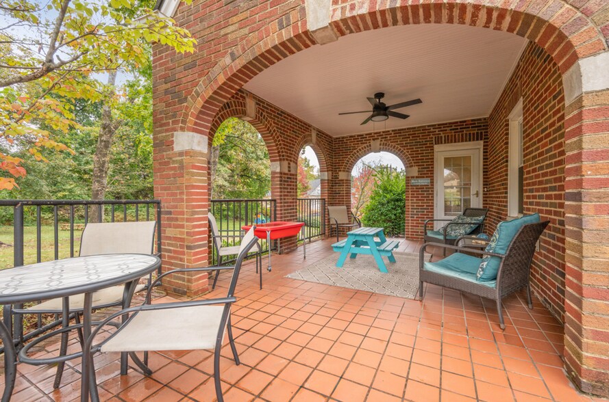 More Photos Of 2920 Reynolda Rd, Winston-Salem Office For Sale