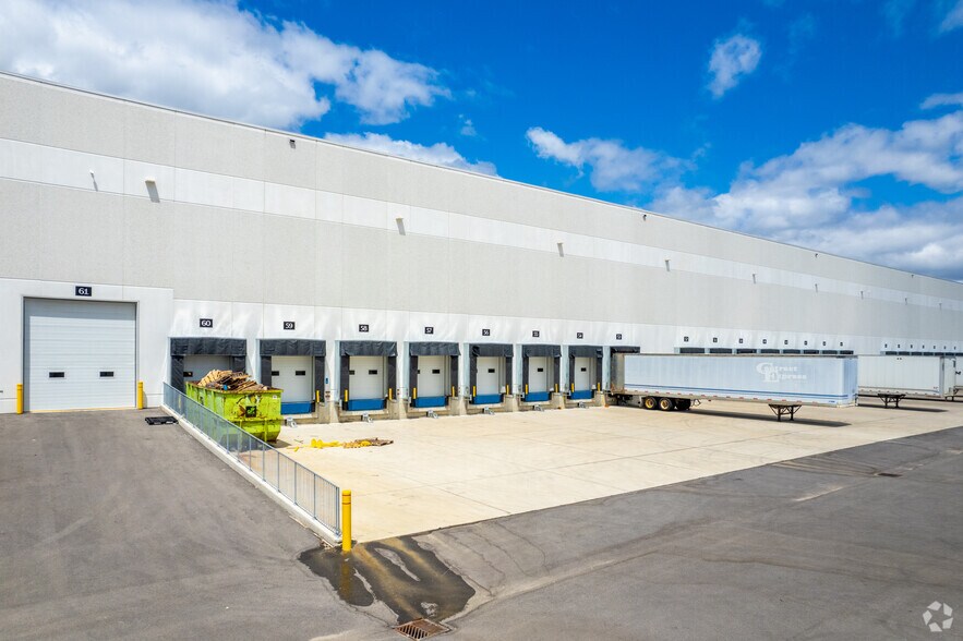 More Photos Of 850 Gibraltar Rd, Vaughan Distribution For Lease