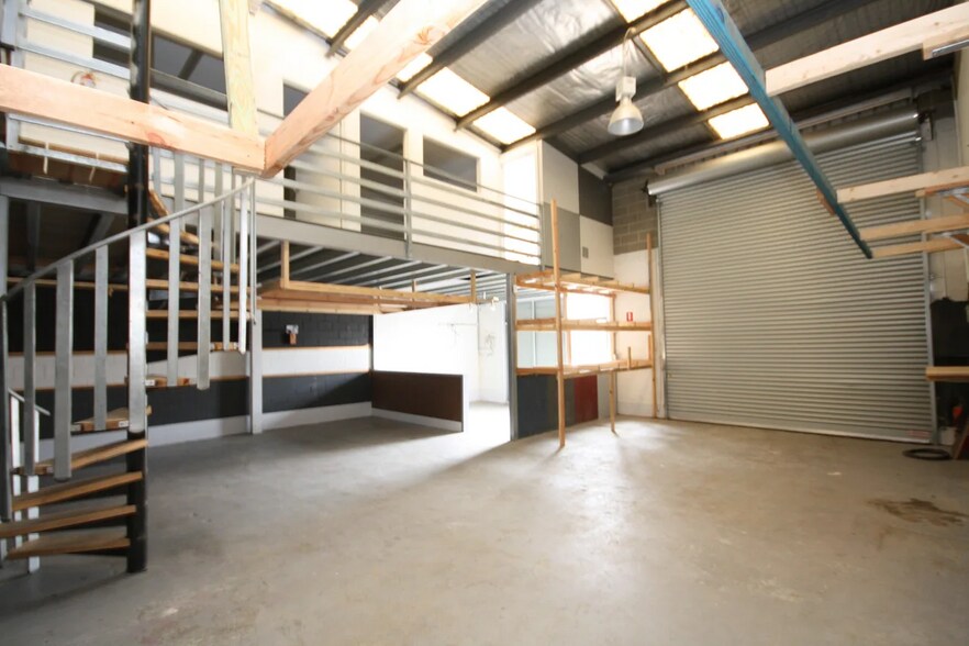 More Photos Of 166-174 Bridge Rd, Keysborough Warehouse For Lease