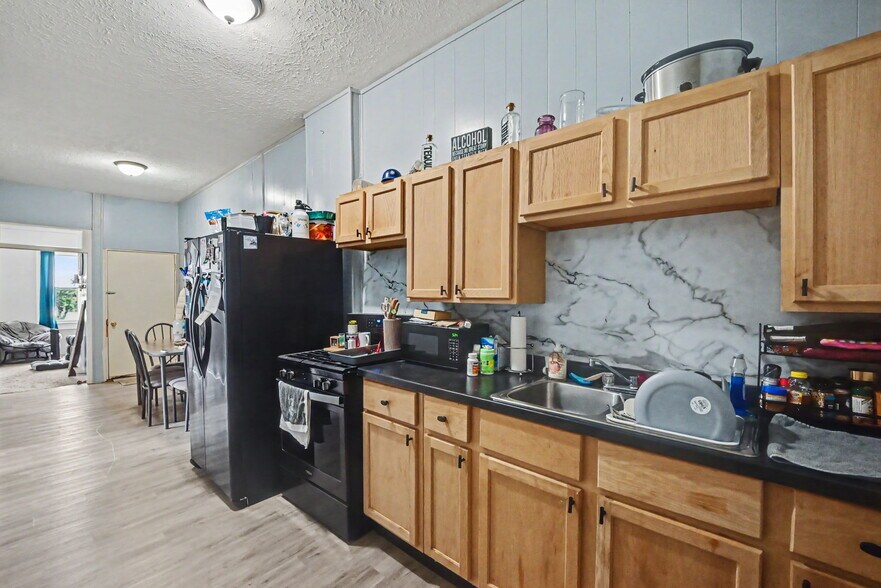 More Photos Of 126 McConnell St, Oxford Storefront Retail Residential For Sale