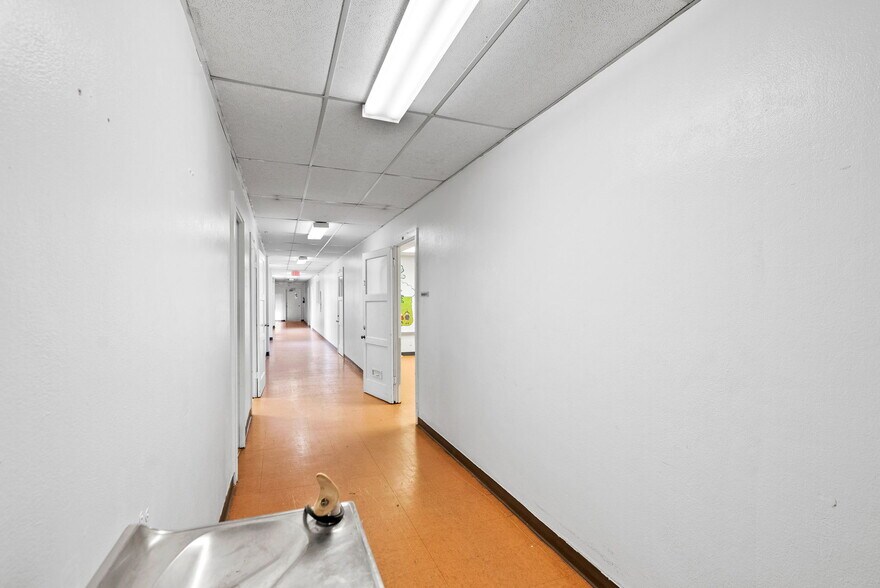 More Photos Of 1701 W Woodlawn Ave, San Antonio Religious Facility For Sale