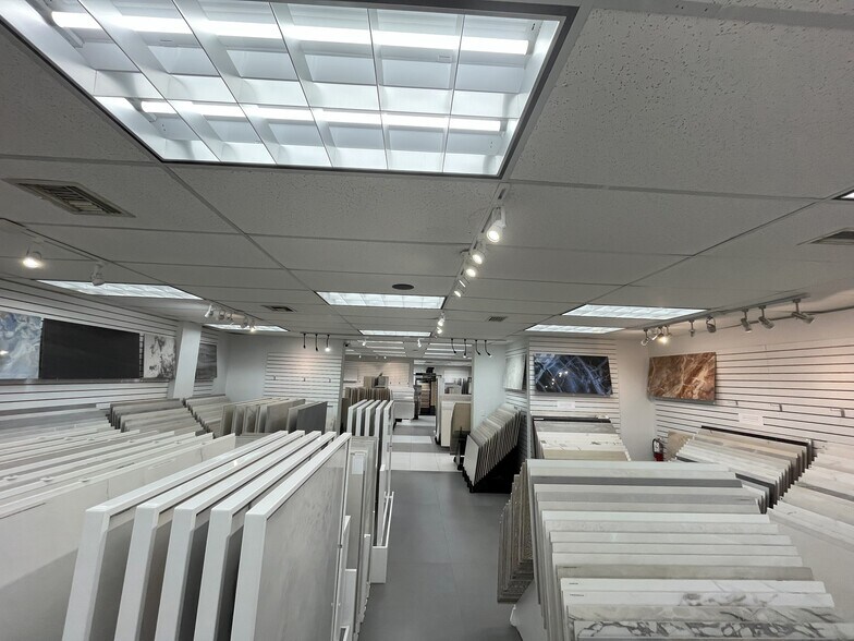 More Photos Of 1711-1759 N Powerline Rd, Pompano Beach Showroom For Lease