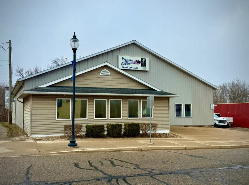 More Photos Of 207 N Main St, Olivet Auto Repair For Sale