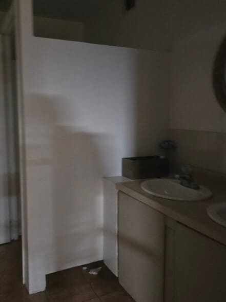 More Photos Of 1020 E 48th St, Brooklyn Warehouse For Lease