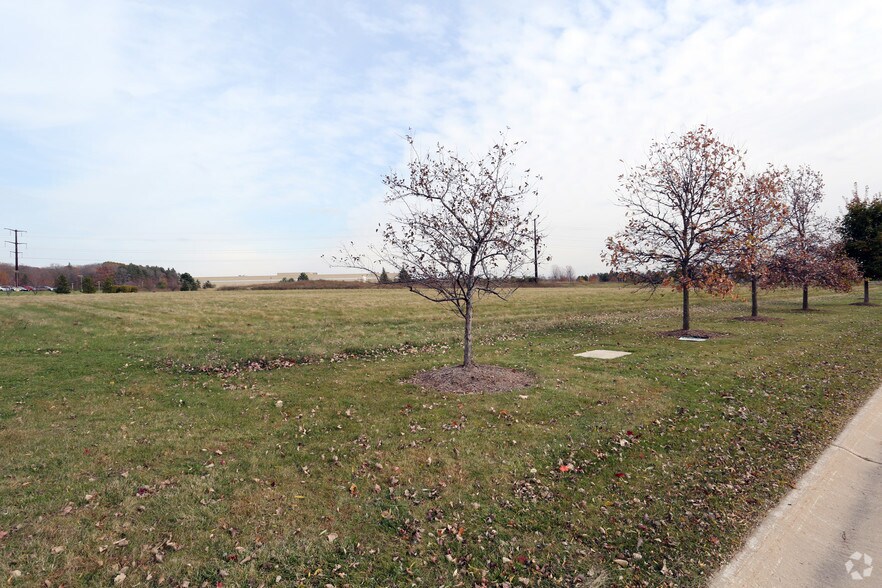 More Photos Of Executive Dr, Mequon Land For Sale