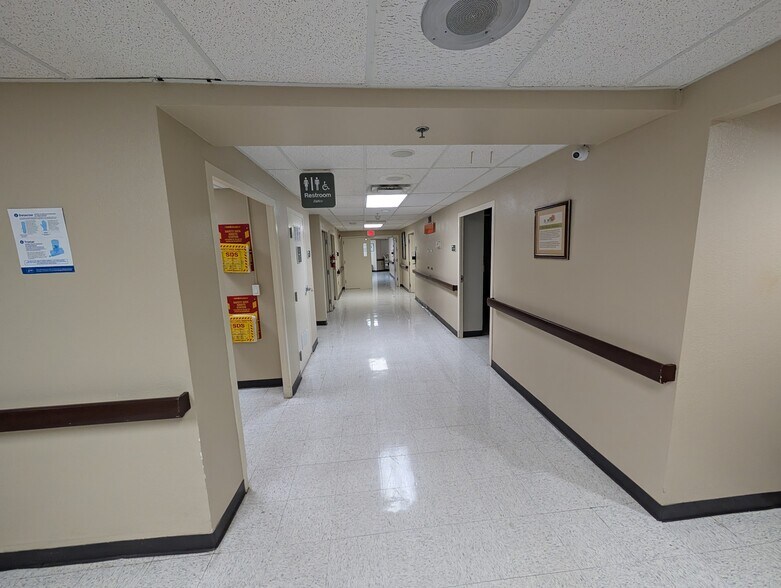 More Photos Of 1221 N Cotton St, El Paso Hospital For Lease