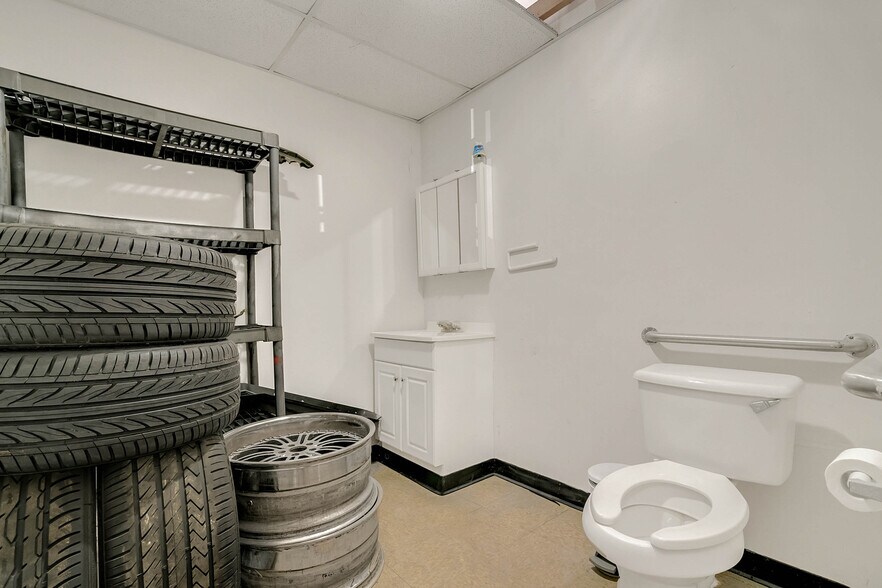 More Photos Of 3052 Shader Rd, Orlando Service For Sale